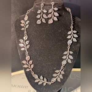 Chic Silver Leaf Necklace and Earring Set